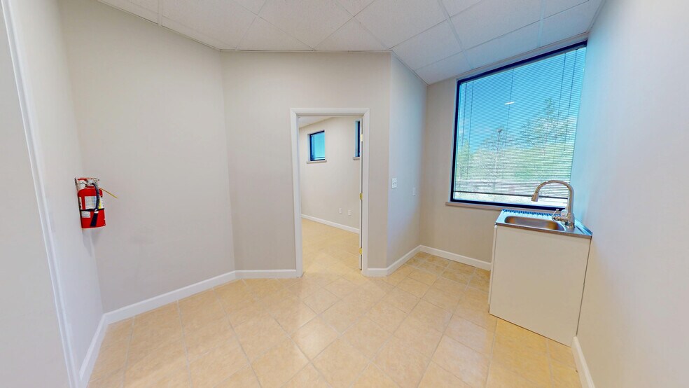 More Photos Of 130 N Gross Rd, Kingsland Medical For Sale