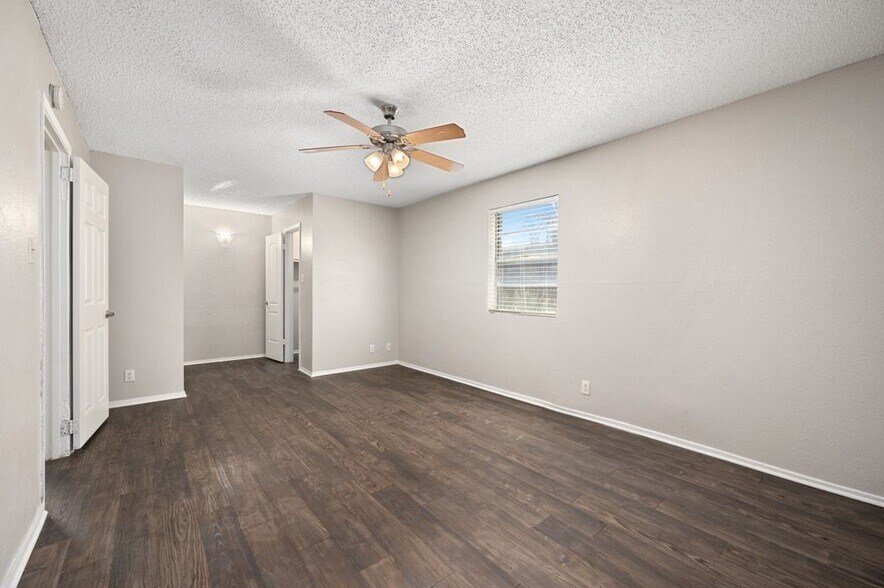 More Photos Of 5606 N Lamar Blvd, Austin Apartments For Sale
