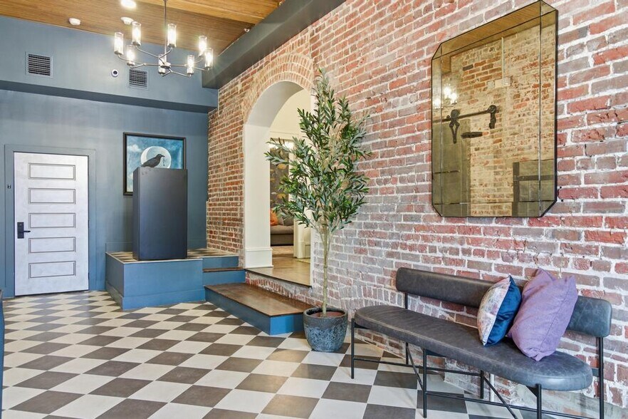 More Photos Of 525 Beaver St, Jacksonville Cemetery Mausoleum For Lease