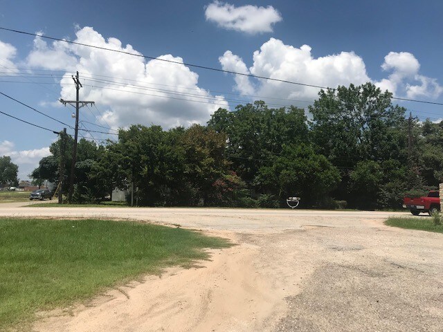 More Photos Of 201 E Powell St, Willis Land For Sale