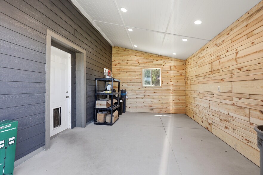 More Photos Of 11700 Sturgis Rd, Summerset Warehouse For Sale