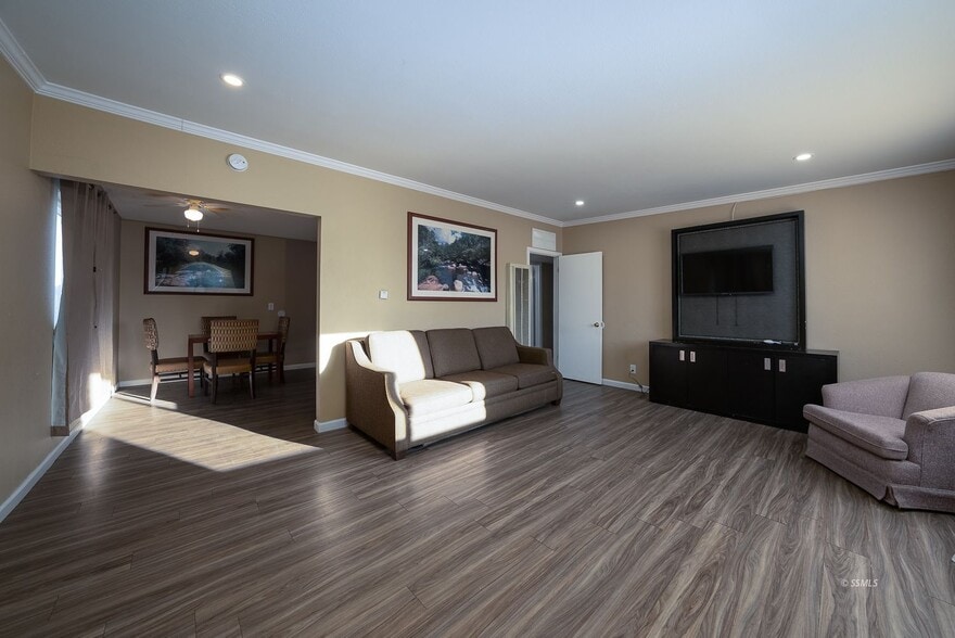 More Photos Of 331 W Church Ave, Ridgecrest Hotel For Sale