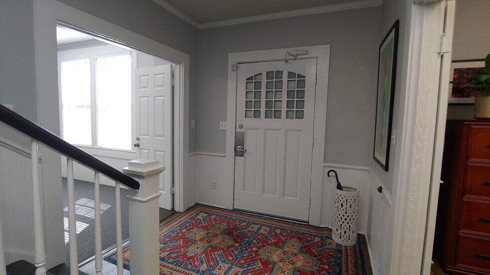 More Photos Of 407 W Main St, Lexington Office For Lease