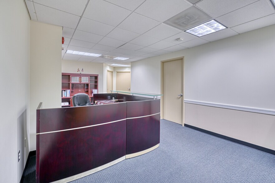 More Photos Of 438 N Frederick Ave, Gaithersburg Medical For Sale