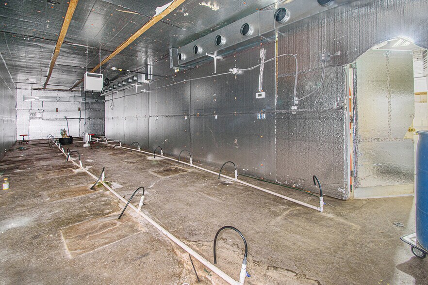 More Photos Of 10415 Fenkell St, Detroit Freestanding For Sale