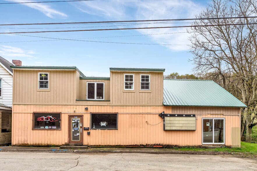 381 Pershing Ave, Leechburg, PA 15656 Showroom For Sale
