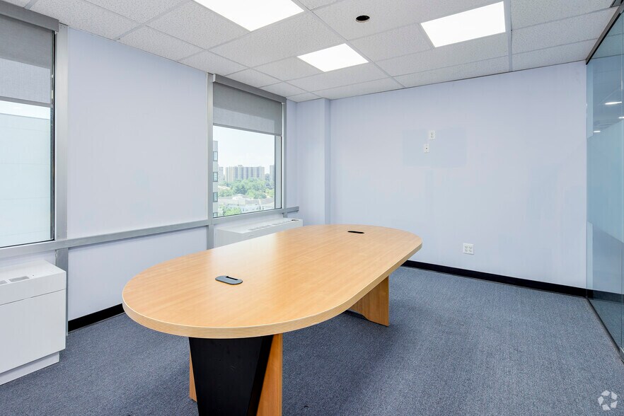 More Photos Of 205 S Whiting St, Alexandria Medical For Lease