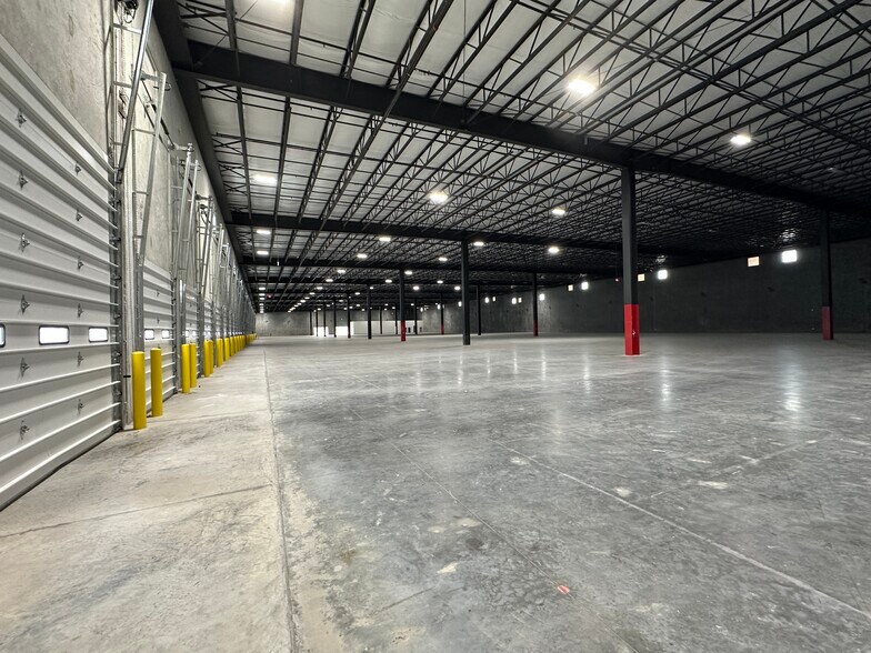 More Photos Of 102 Tottenham Dr., Laredo Warehouse For Sale