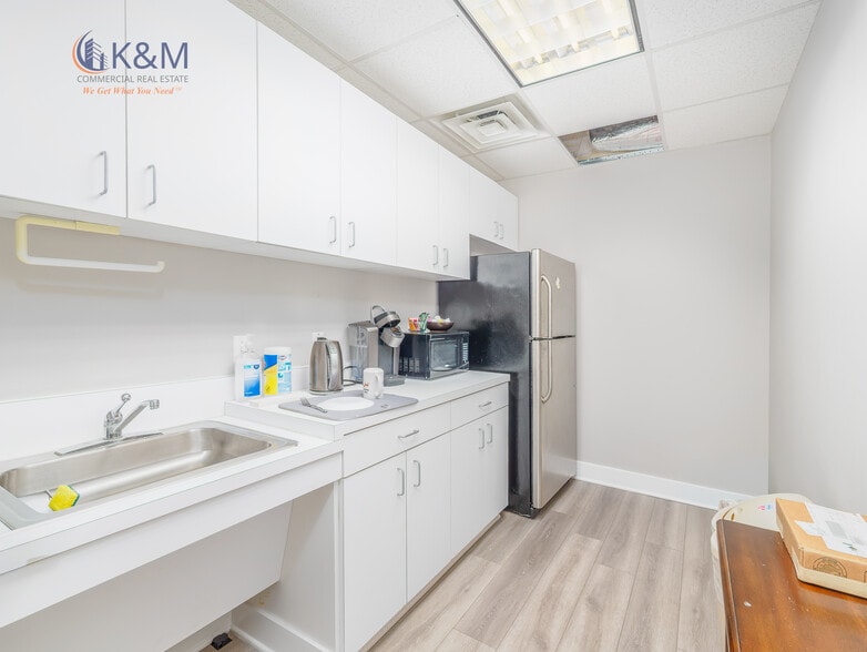 More Photos Of 3930 Walnut St, Fairfax Medical For Sale