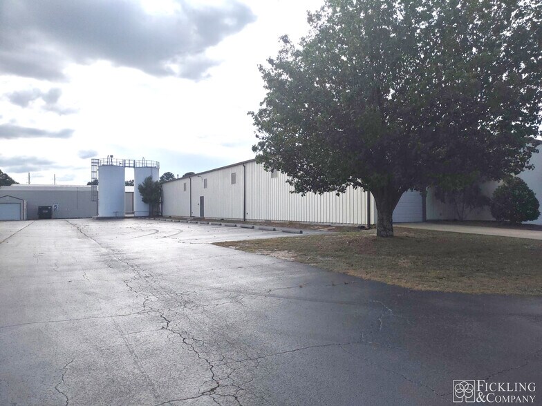 More Photos Of 947 Carl Vinson Pky, Centerville Warehouse For Lease