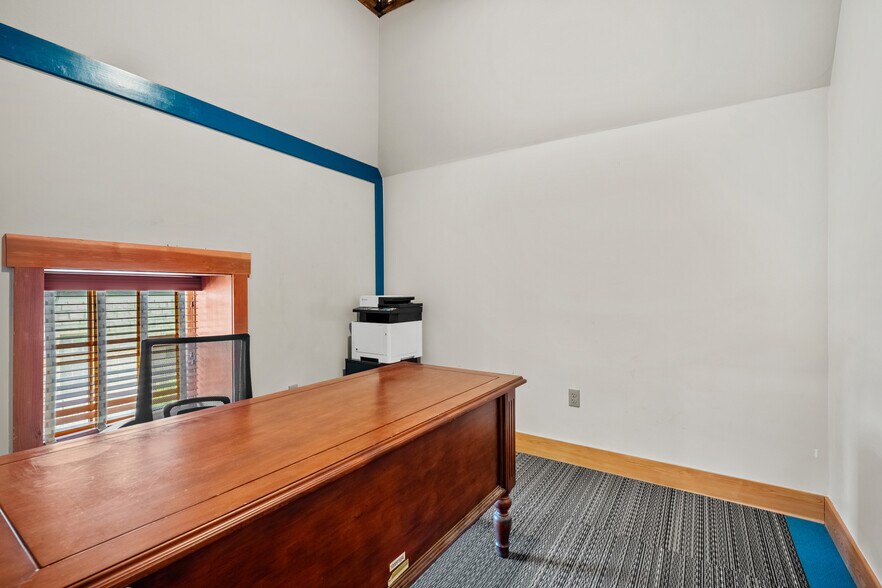 More Photos Of 720 Poyntz Ave, Manhattan Office For Sale