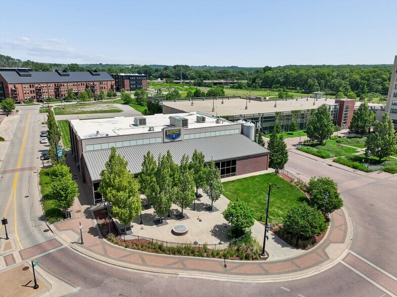 More Photos Of 903 Quarry Rd, Coralville Storefront For Sale
