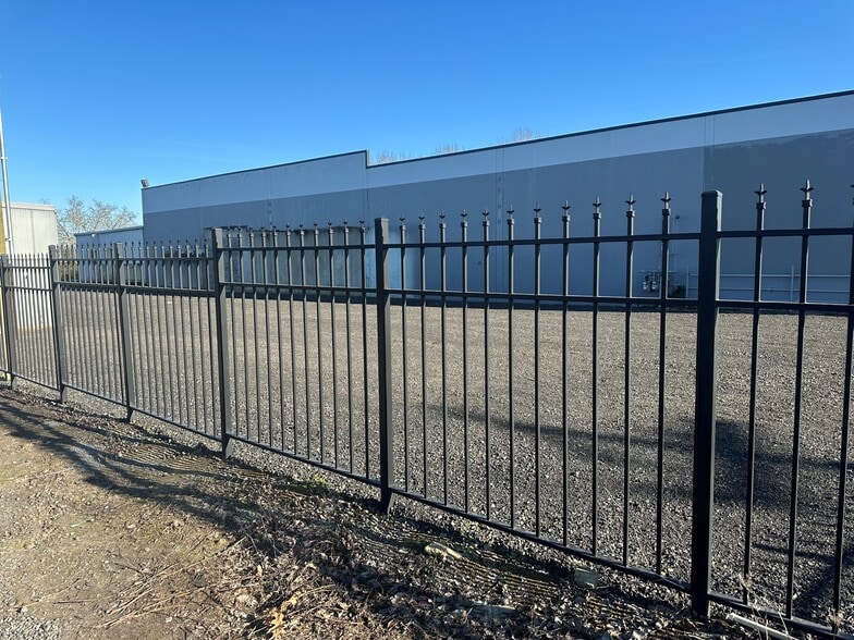 More Photos Of 3931 Columbia Blvd, Portland Land For Lease