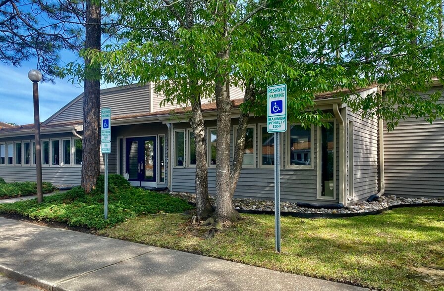 More Photos Of 1762 Metromedical Dr, Fayetteville Medical For Sale