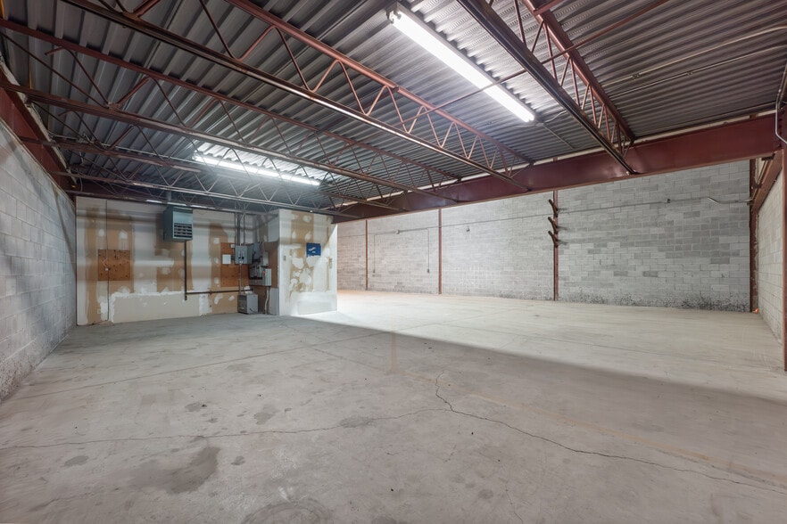 More Photos Of 403-409 Rue Saint-Roch, Montréal Warehouse For Sale