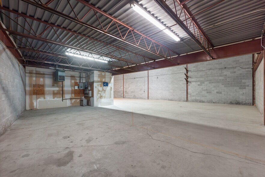 More Photos Of 403-409 Rue Saint-Roch, Montréal Warehouse For Lease