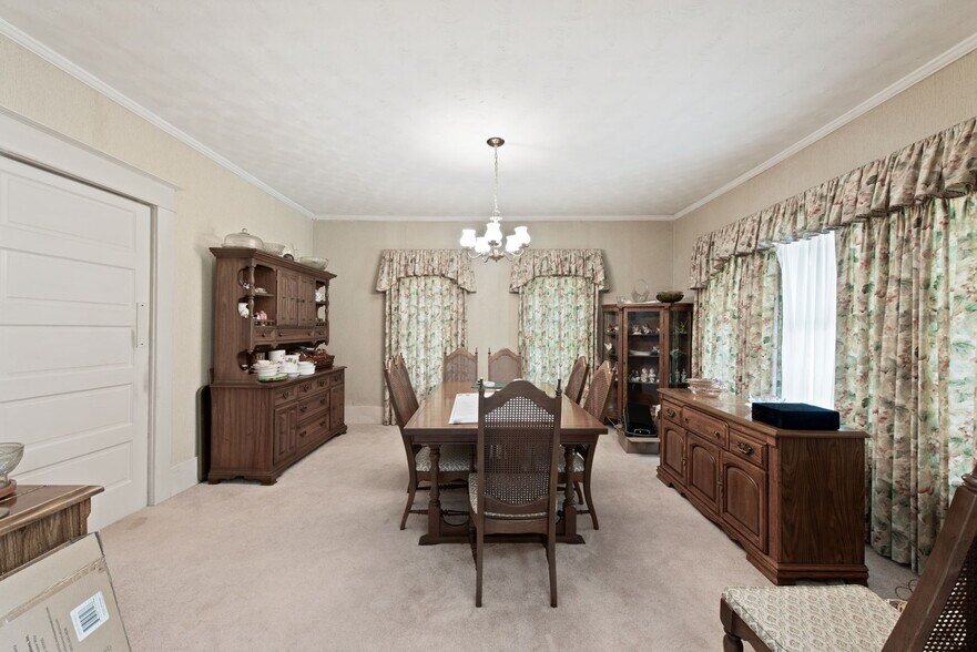 More Photos Of 1556 Highway 29 N, Newnan Office Residential For Sale