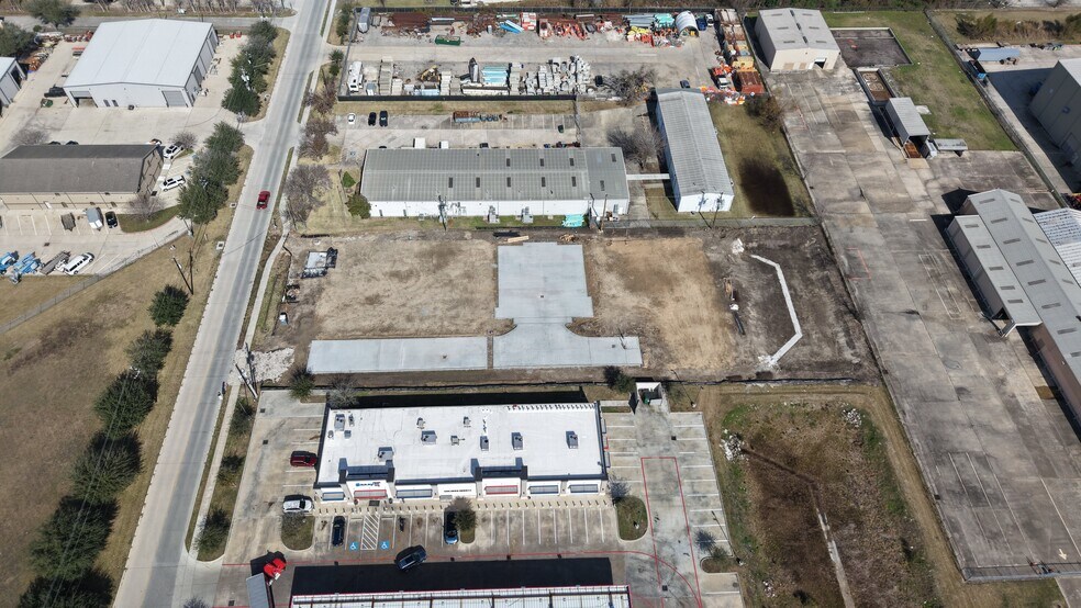 More Photos Of 2077 Magnolia Dr, Pasadena Industrial For Sale