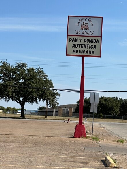 More Photos Of 1821 Crestridge Dr, Mesquite Freestanding For Sale