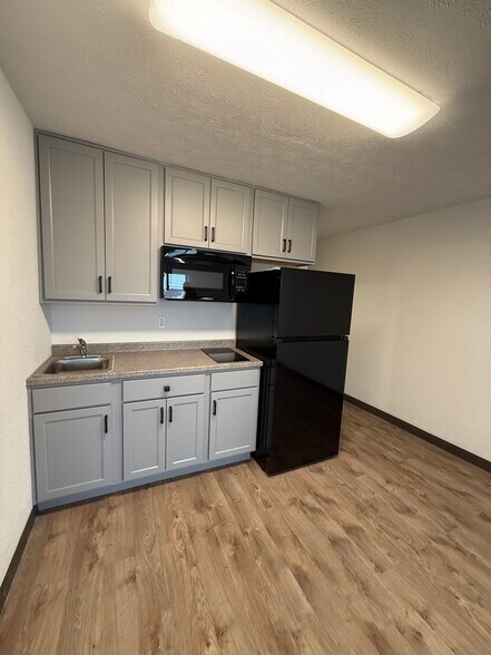 More Photos Of 2331 S Cedar St, Ottawa Apartments For Sale