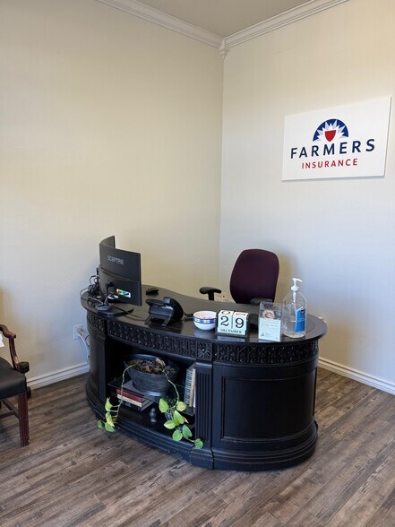 More Photos Of 10936 NW Expressway, Yukon Office For Lease