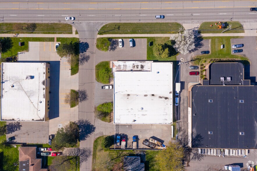 More Photos Of 31711-31715 W 8 Mile Rd, Livonia Warehouse For Lease
