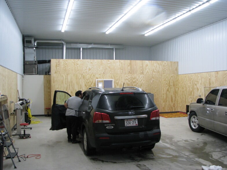 More Photos Of 3862 Norrie Dr, New Franken Showroom For Lease