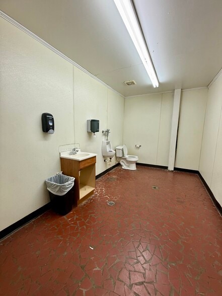 More Photos Of 915 E Boulevard, Williamston Bowling Alley For Sale