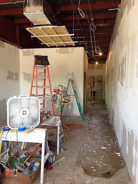 More Photos Of 653 E Madison Ave, Bastrop General Retail For Lease