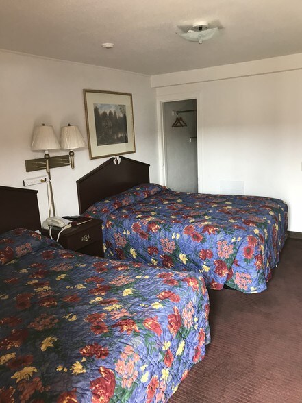 More Photos Of 406 E Route 66 Blvd, Tucumcari Hotel For Sale