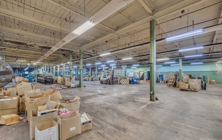 More Photos Of 504 North St, Crawford Warehouse For Lease