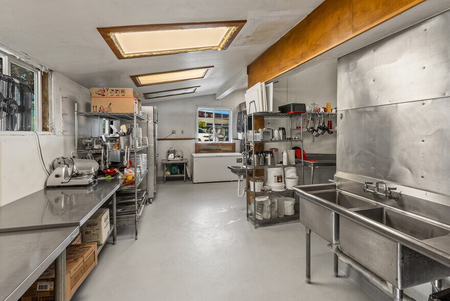 More Photos Of 2711 W College St, Bozeman Restaurant For Sale