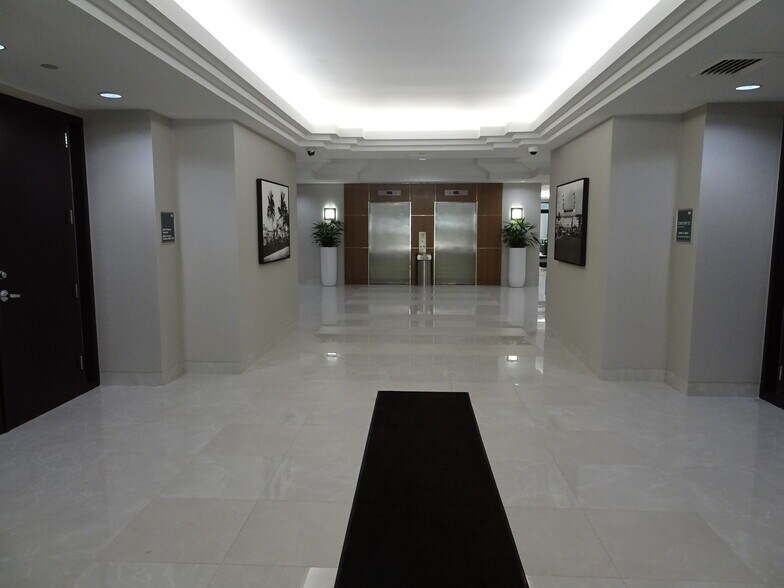 More Photos Of 2101 NW Corporate Blvd, Boca Raton Office For Lease