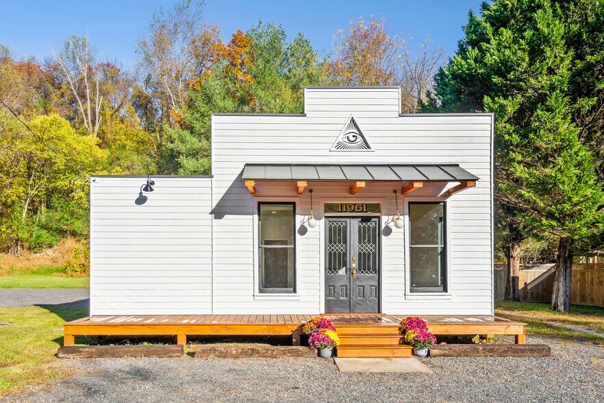 More Photos Of 11961 Lee Hwy, Sperryville Storefront Retail Office For Sale