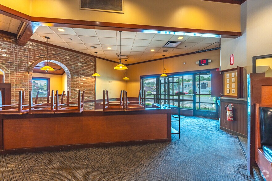 More Photos Of 123 N Arlington St, Salisbury Restaurant For Sale