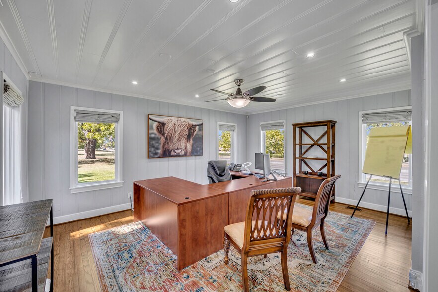 More Photos Of 1500 W Abram St, Arlington Medical For Lease