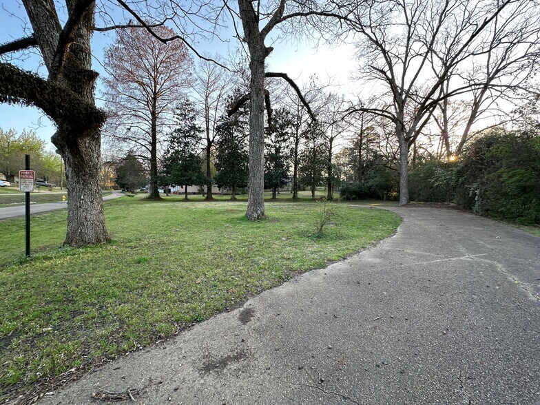 More Photos Of 202 College View St, Starkville Land For Sale