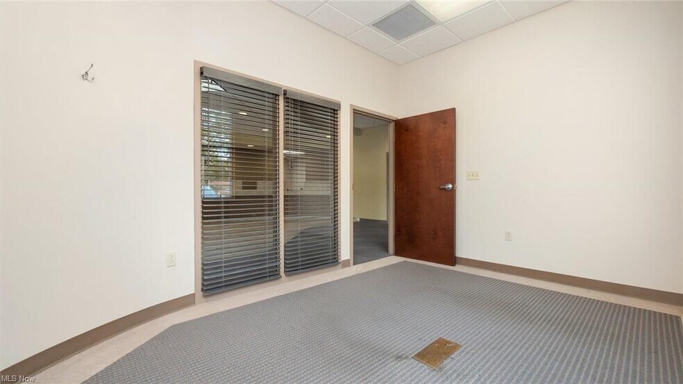 More Photos Of 61246 Southgate Rd, Cambridge Medical For Sale