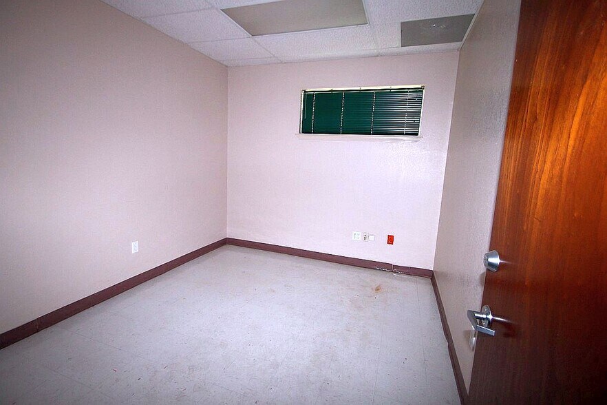More Photos Of 382 W Main St, Raymondville Office For Sale
