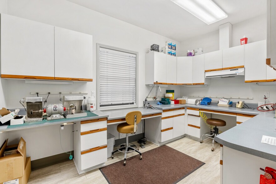 More Photos Of 3221 W Governor John Sevier Hwy, Knoxville Medical For Lease