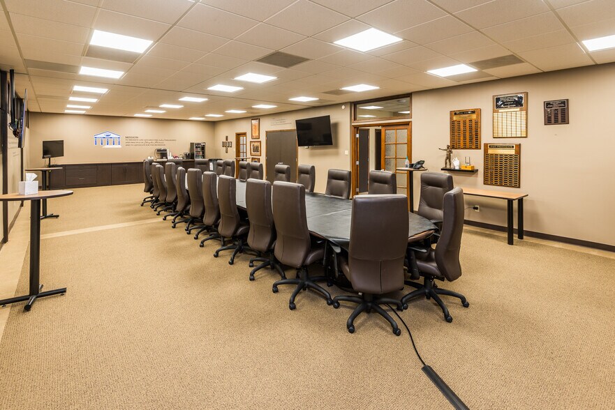 More Photos Of 1423 Randy Ln, Jefferson City Office For Sale