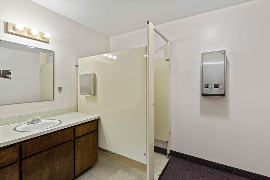 More Photos Of 1005 Main St, Buhl Storefront Retail Residential For Sale