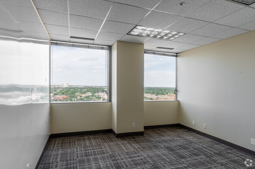 More Photos Of 508 W Wall St, Midland Office For Lease