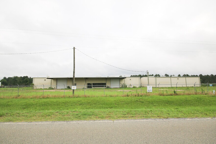 Primary Photo Of 804 W Mitchell St, Adel Distribution For Lease