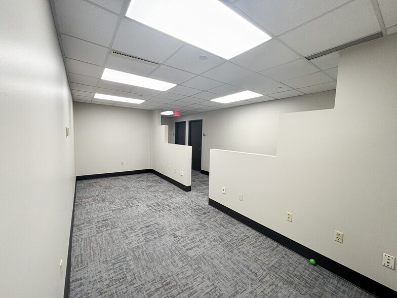More Photos Of 3171 E Sunshine St, Springfield Office Residential For Lease