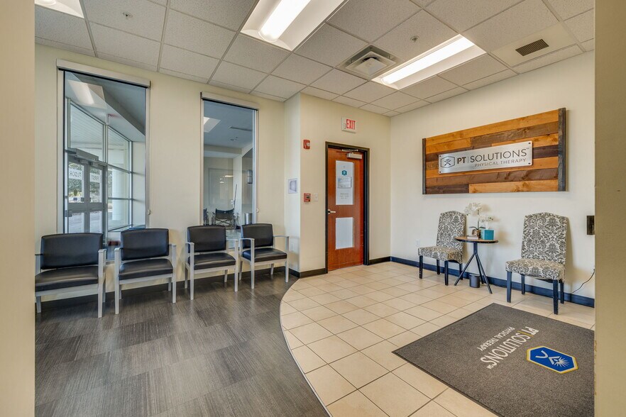 More Photos Of 400-444 Clinchfield St, Kingsport Medical For Sale