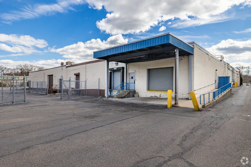 More Photos Of 240 Glen Head Rd, Glen Head Freestanding For Lease