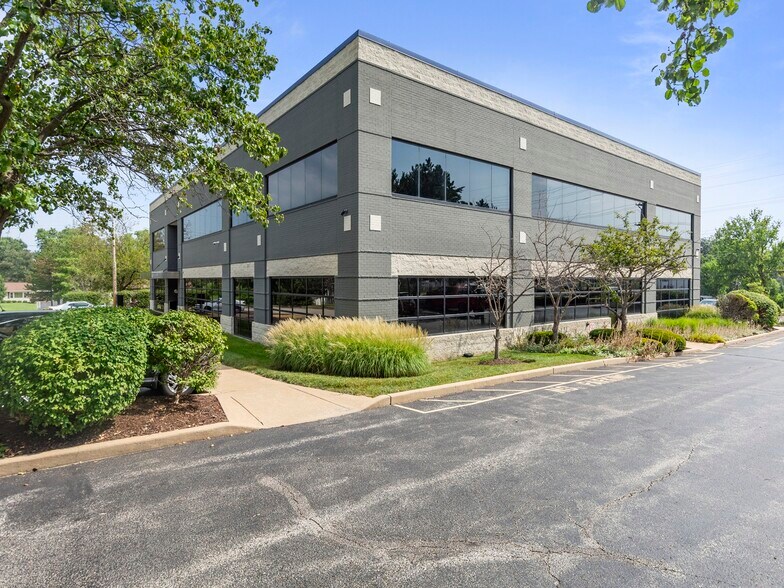 More Photos Of 174 Clarkson Rd, Ballwin Office For Sale