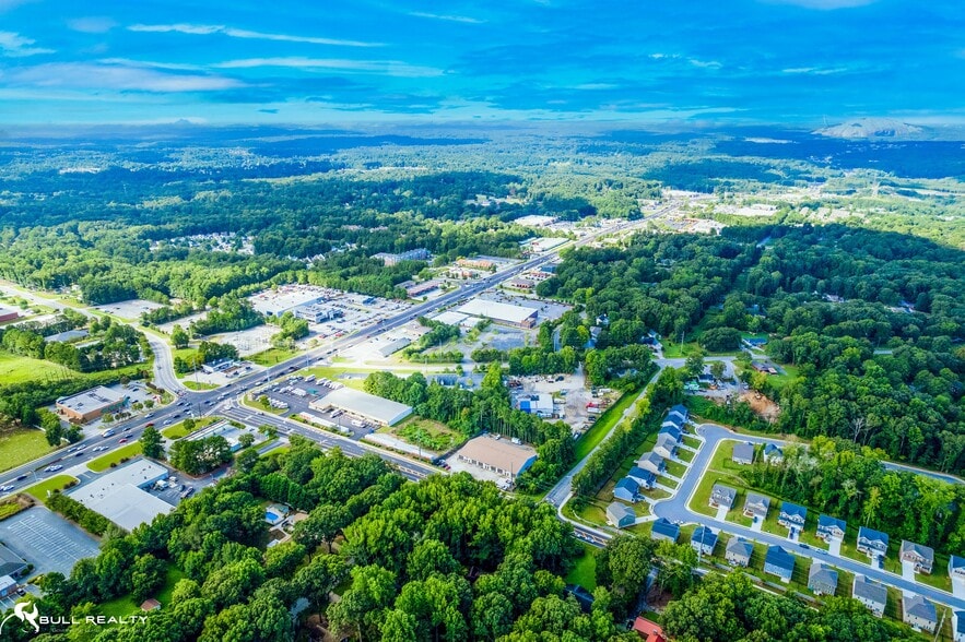 More Photos Of 2121 Hewatt Rd, Snellville Service For Lease