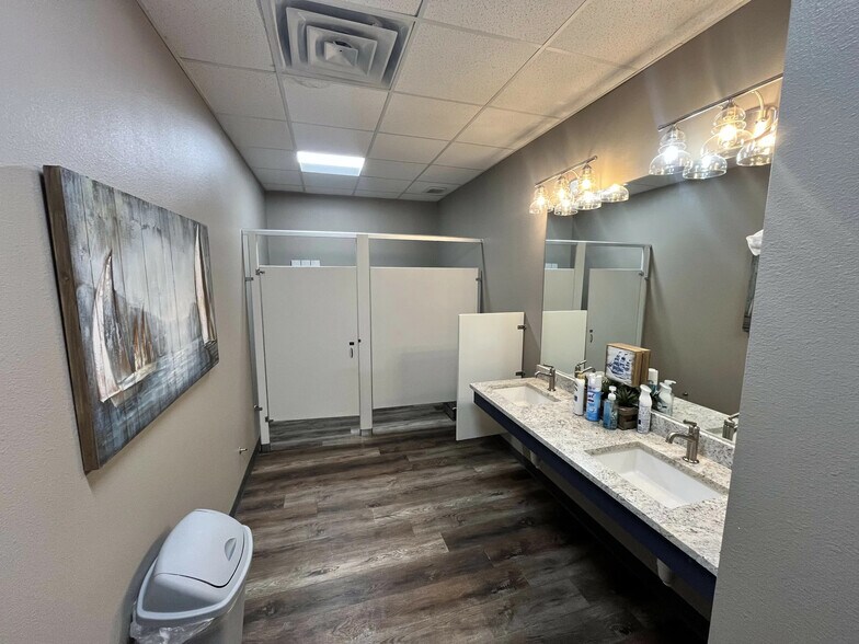 More Photos Of 551 N Valley Pky, Lewisville Office For Sale
